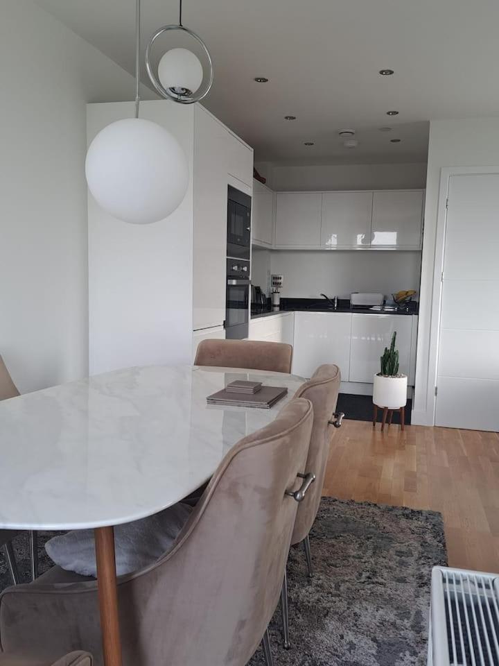 Cozy Double Room With Large En Suite Near Canary Wharf London With Amazing Views In A Shared Apartment Exteriör bild