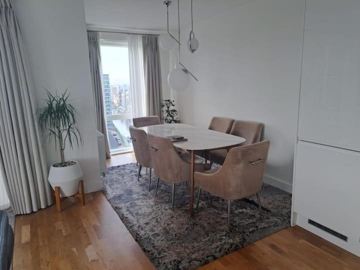 Cozy Double Room With Large En Suite Near Canary Wharf London With Amazing Views In A Shared Apartment Exteriör bild