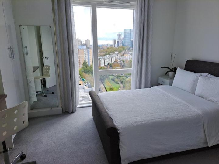 Cozy Double Room With Large En Suite Near Canary Wharf London With Amazing Views In A Shared Apartment Exteriör bild