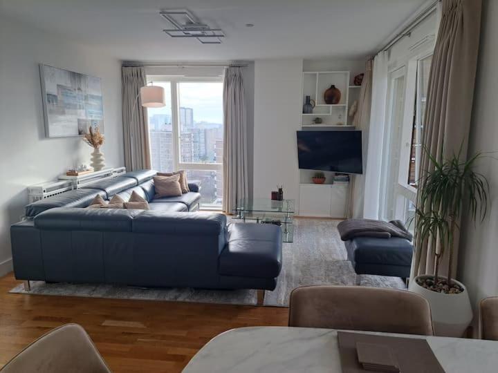 Cozy Double Room With Large En Suite Near Canary Wharf London With Amazing Views In A Shared Apartment Exteriör bild