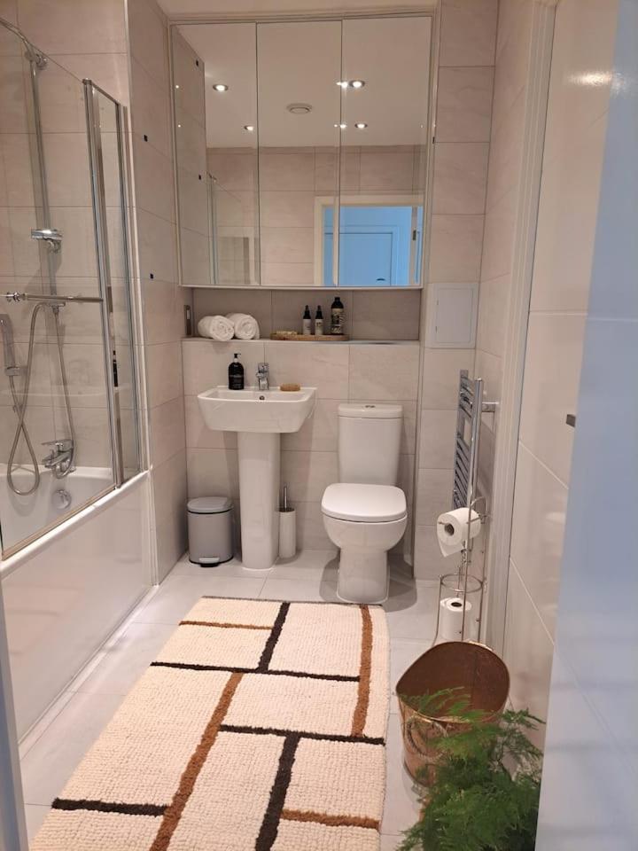 Cozy Double Room With Large En Suite Near Canary Wharf London With Amazing Views In A Shared Apartment Exteriör bild