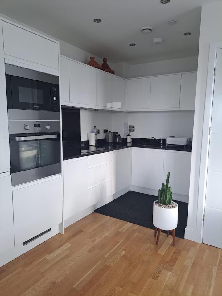 Cozy Double Room With Large En Suite Near Canary Wharf London With Amazing Views In A Shared Apartment Exteriör bild